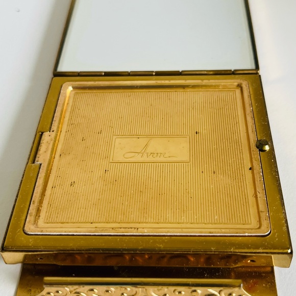 VINTAGE AVON COMPACT, LIPSTICK & PERFUME SET - Picture 5 of 12